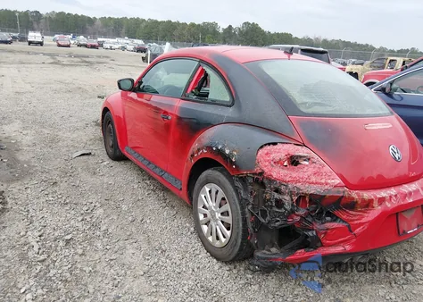 2013 Volkswagen Beetle 2.5L Entry z USA, uszkodzony, nr VIN 3VWFP7AT8DM645177